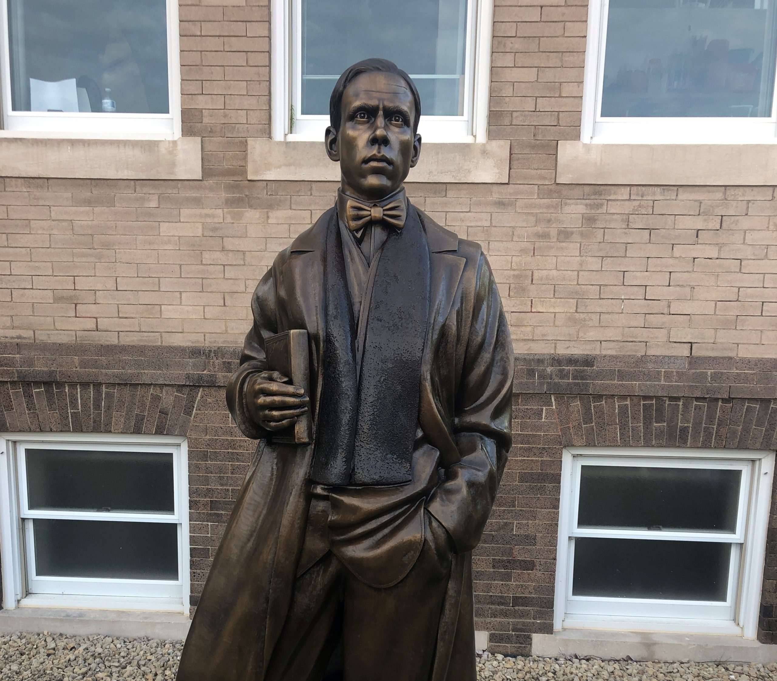 Bronze author Sinclair Lewis memorial statue