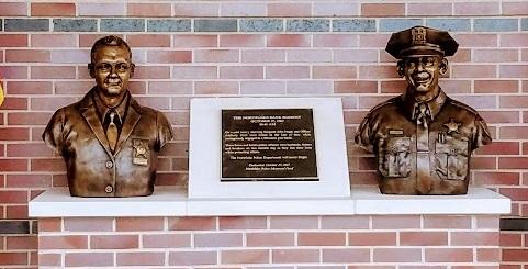 2 bronze portrait busts and plaque