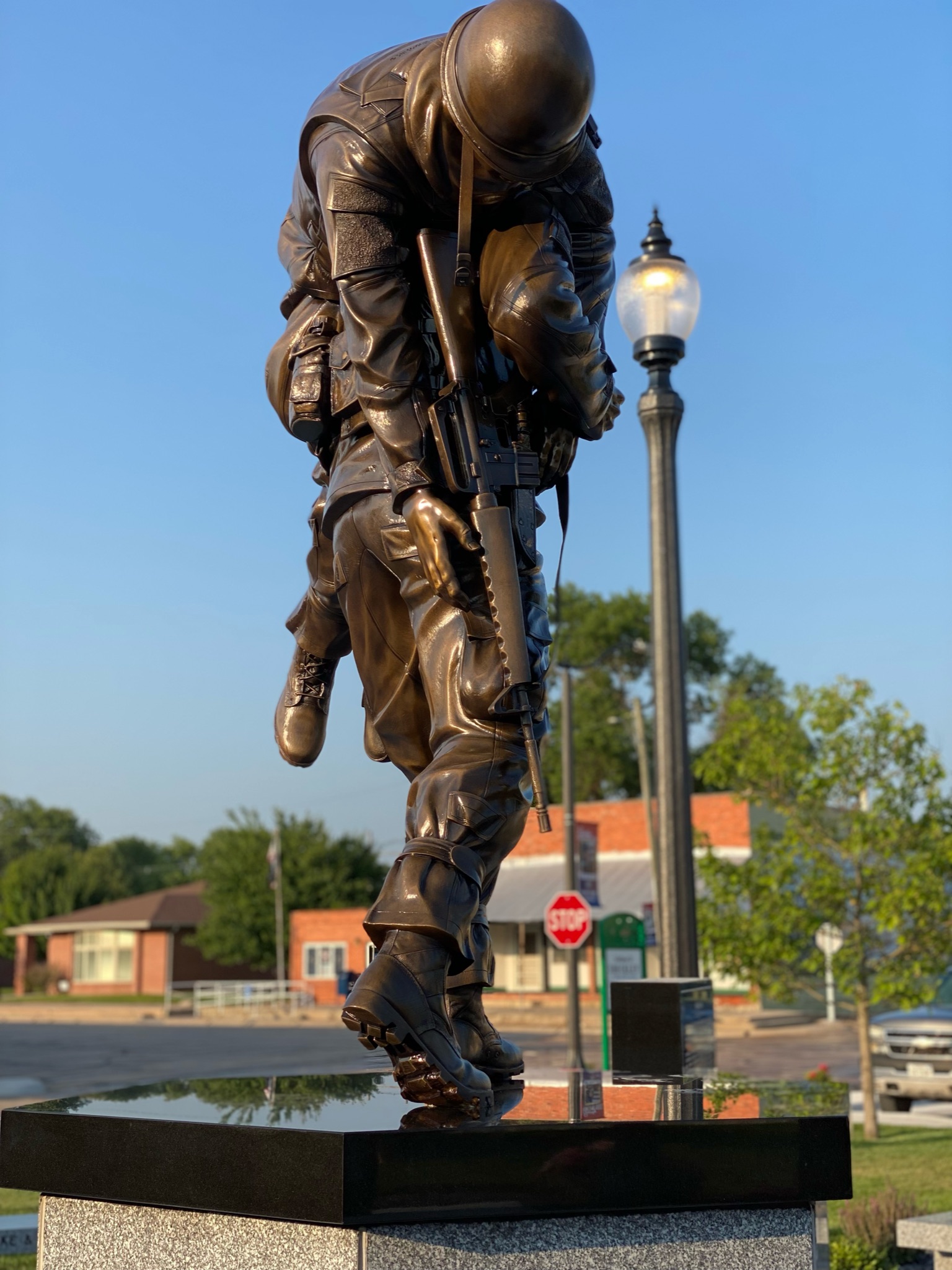veteran memorial statue