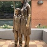 mother and daughter statue
