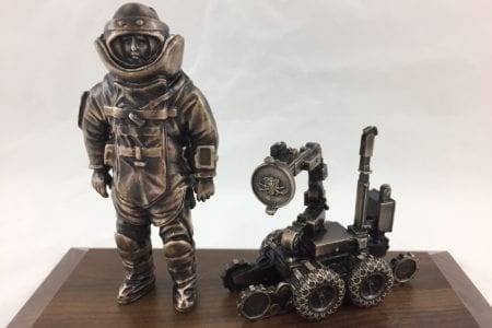 Bronze bomb technician unit and bomb robot