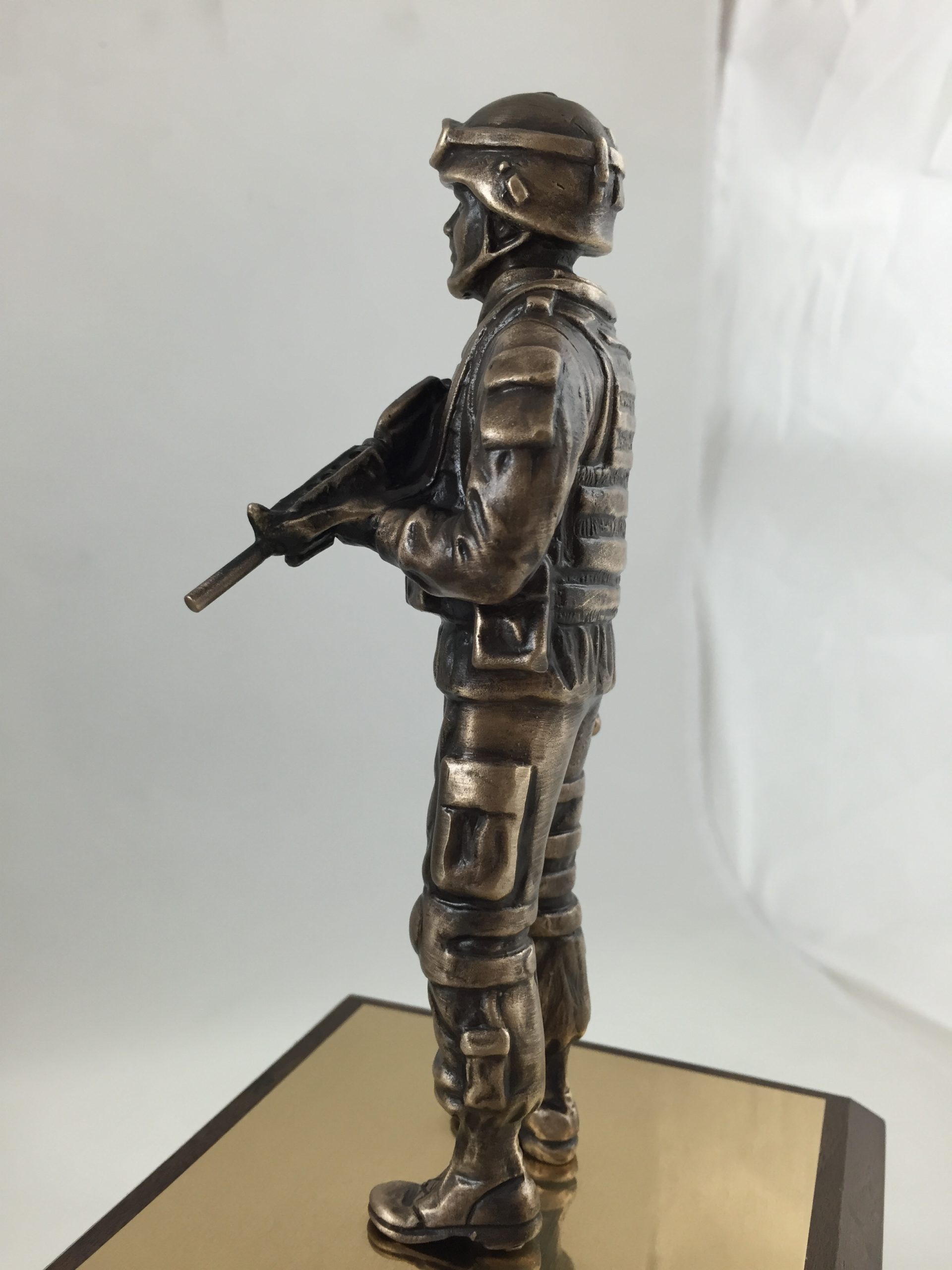 u.s. soldier statue replica