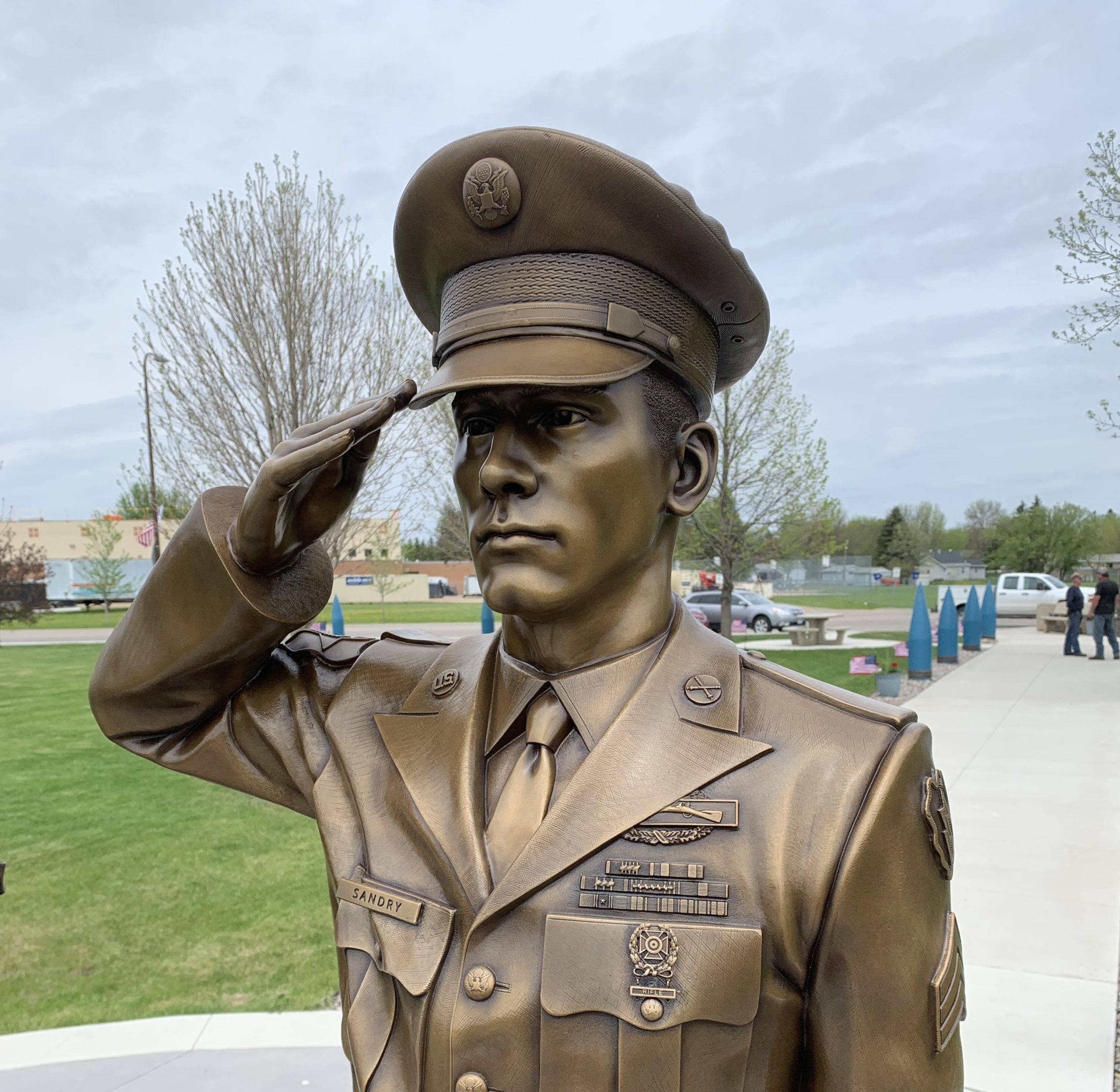 Bronze life size soldier statue saluting