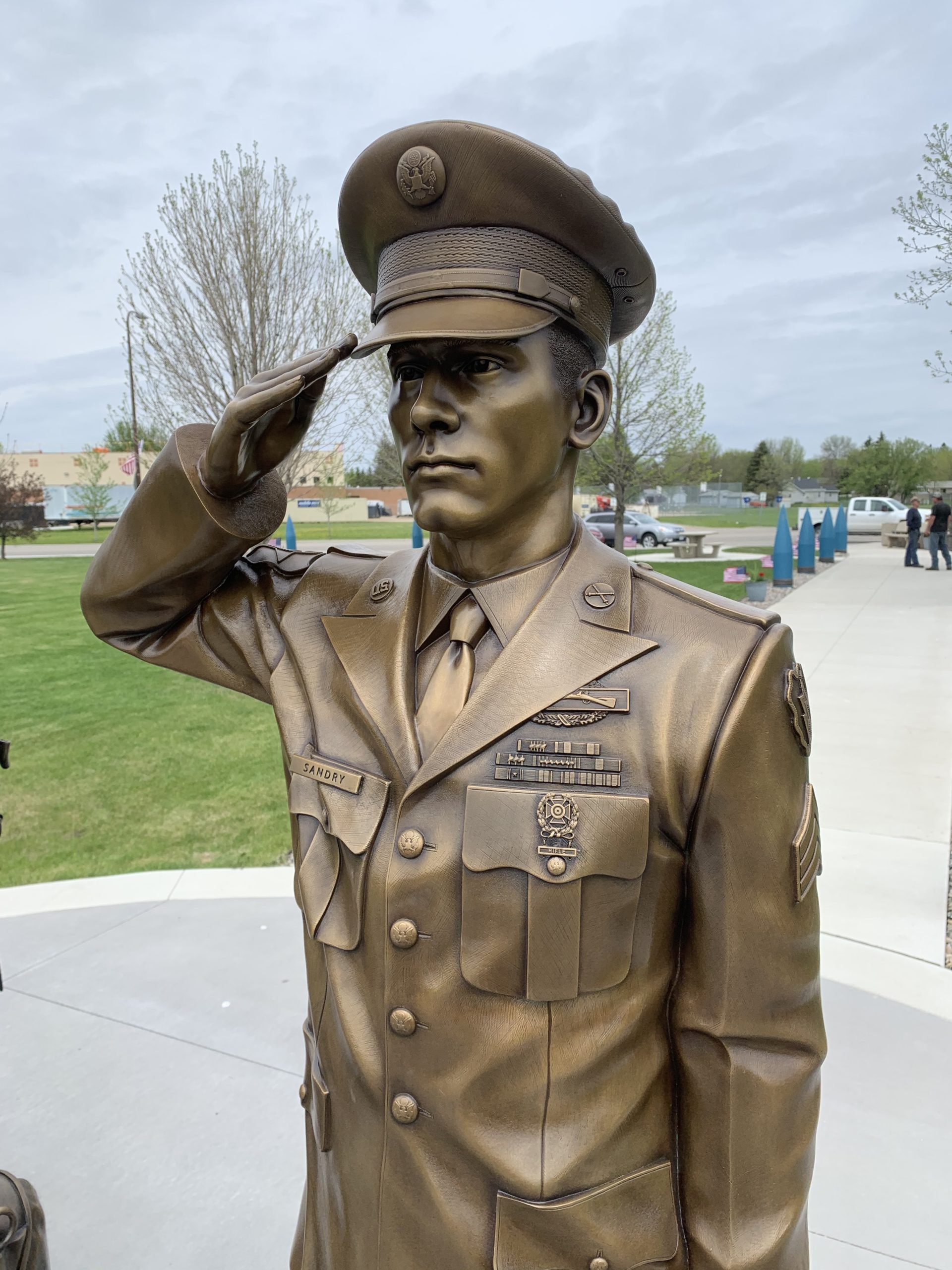 bronze soldier saluting