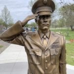 life size soldier statue saluting