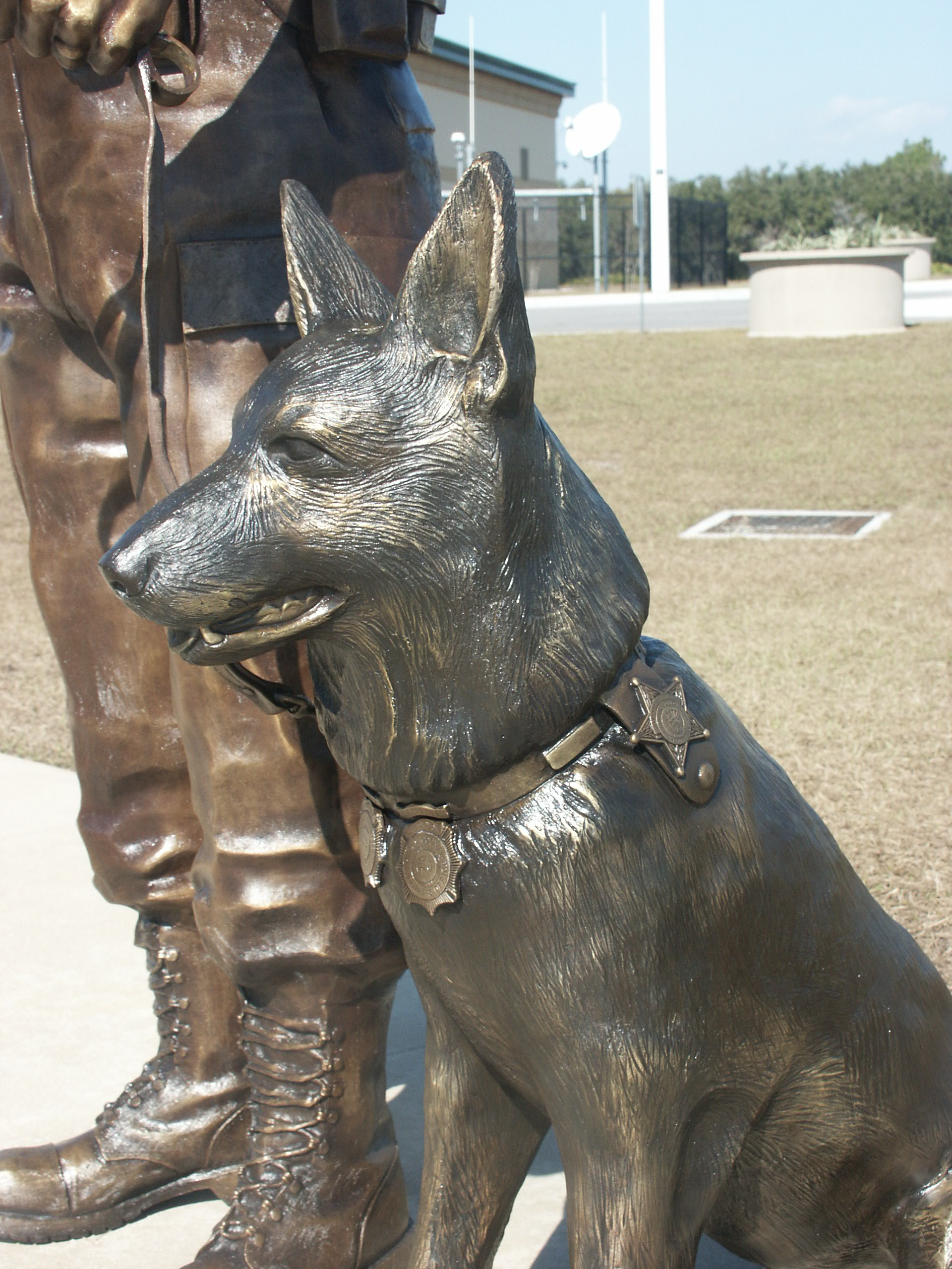 side profile police k9 statue