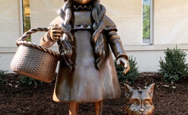 dorothy wizard of oz statue